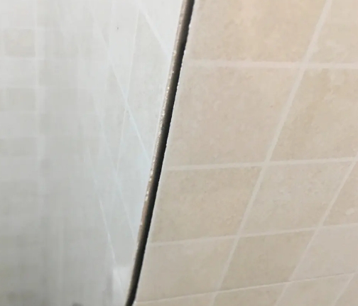 梅州市瓷砖空鼓维修公司分享阳台瓷砖脱落的修复过程可以分为以下几个步骤