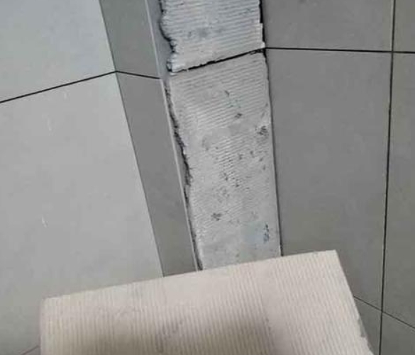 梅州市瓷砖空鼓维修公司分享下厨房瓷砖脱落的补救措施。
